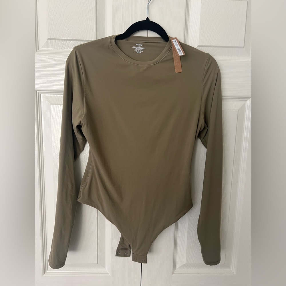 SKIMS Fits Everybody Long Sleeve Crewneck Bodysuit